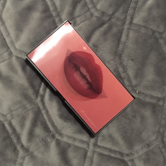 Smashbox Other - Smashbox lip palette($3 when bundled)